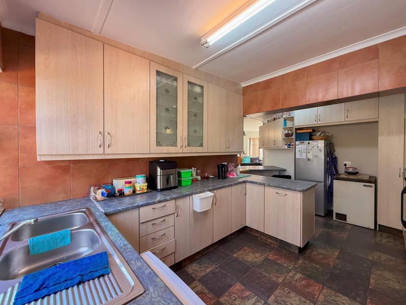 6 Bedroom Property for Sale in Denneoord Western Cape